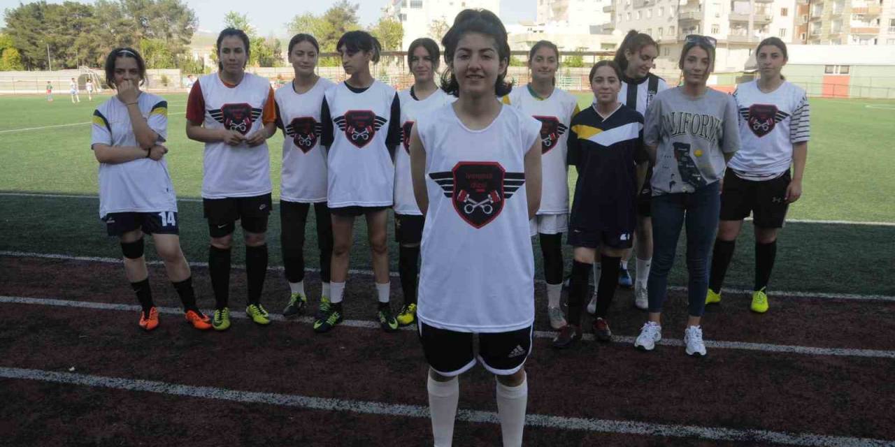 Cizreli Kızların Futbol Tutkusu