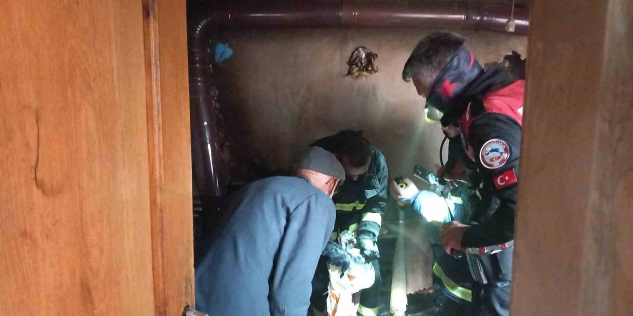 Kırklareli’de Çıkan Yangında 2 Kişi Dumandan Etkilendi