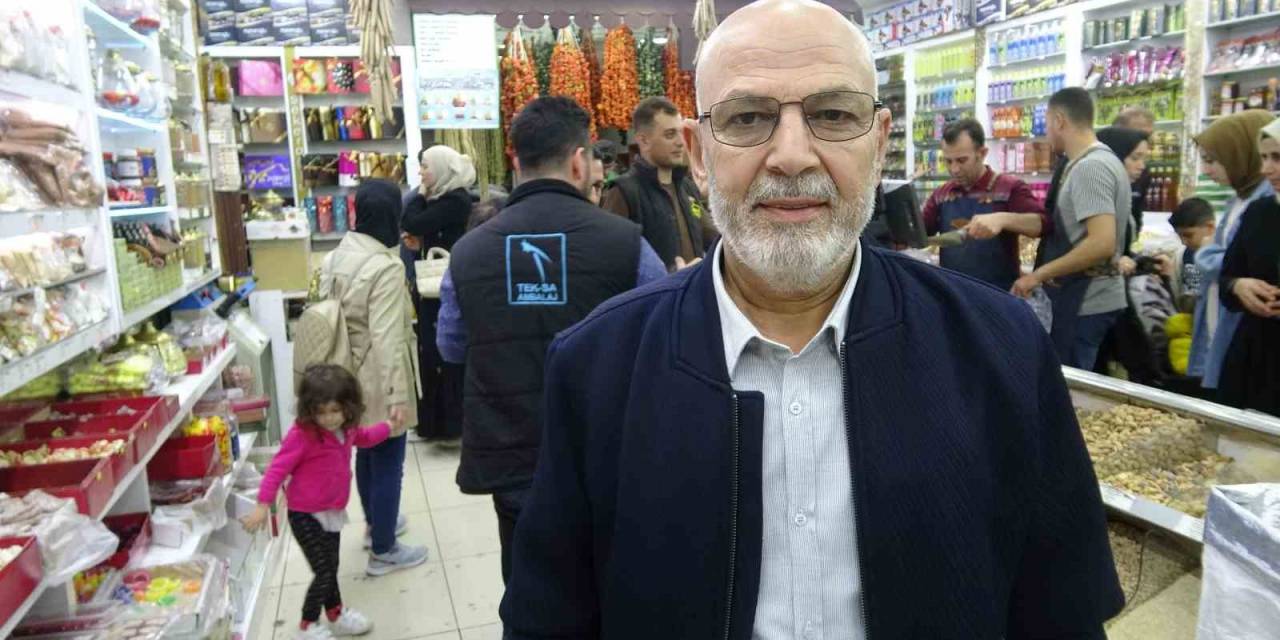 Kilis’te Bayram Şekerleri Tezgahları Renklendirdi