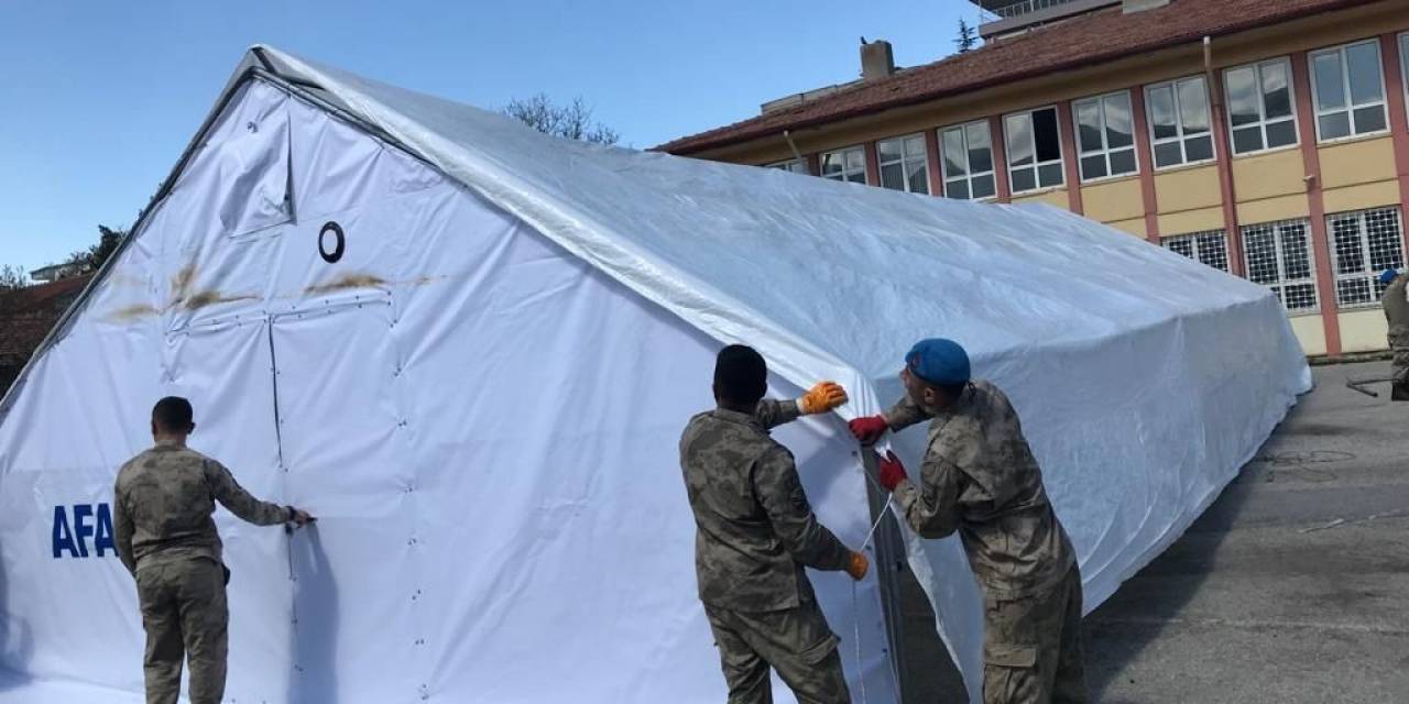 Jandarma Öğrenciler İçin 14 Derslik Çadır Kurdu