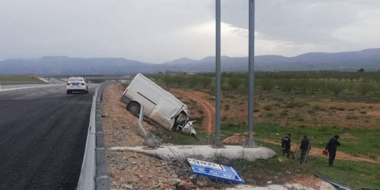 Malatya’da Minibüs Şarampole Uçtu: 1 Ölü, 2 Yaralı