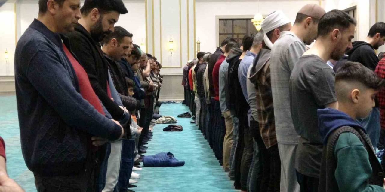 Diyarbakır’da Ramazanın Son Teravih Namazı Kılındı