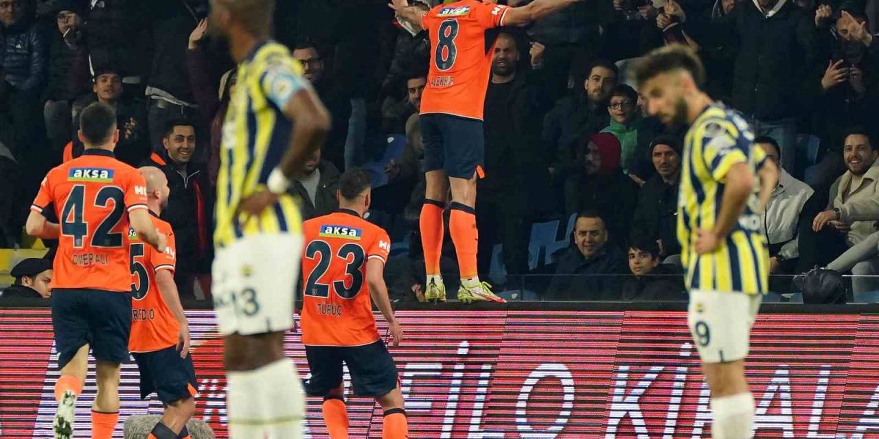 Spor Toto Süper Lig: Medipol Başakşehir: 1 - Fenerbahçe: 0 (ilk Yarı)