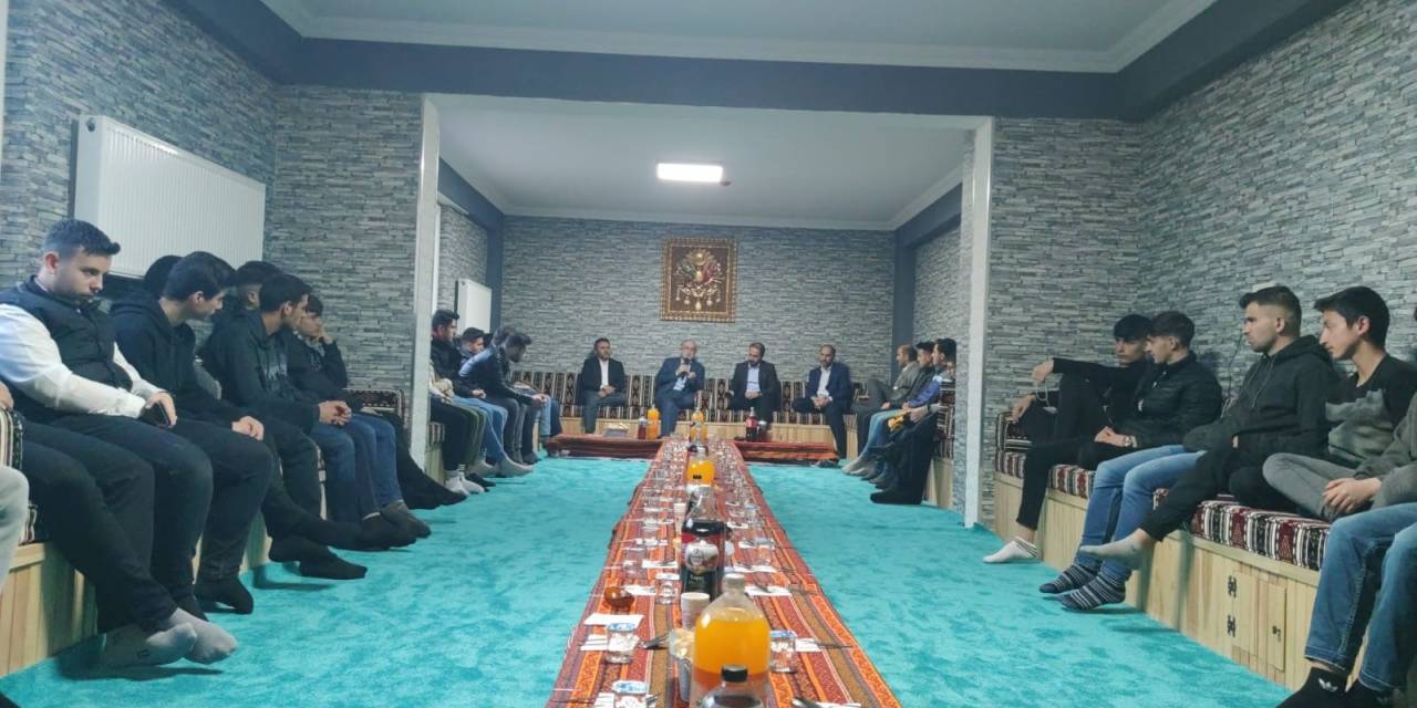 Erzurum İl Müftüsü Rüstem Can Gençlerle İftar Sofrasına Buluştu