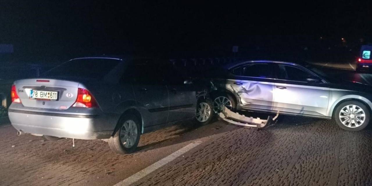 4 Araçlı Zincirleme Kazada Maddi Hasar Oluştu