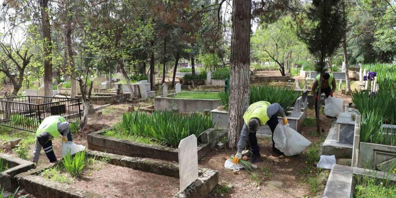 Kahta’da Bayram Öncesinde Mezarlar Temizlendi