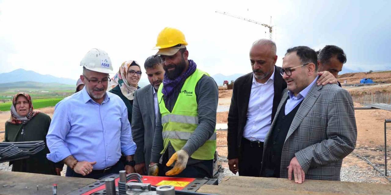 Deprem Bölgesi Afşin’de Toki Konutları Hızla Yükseliyor