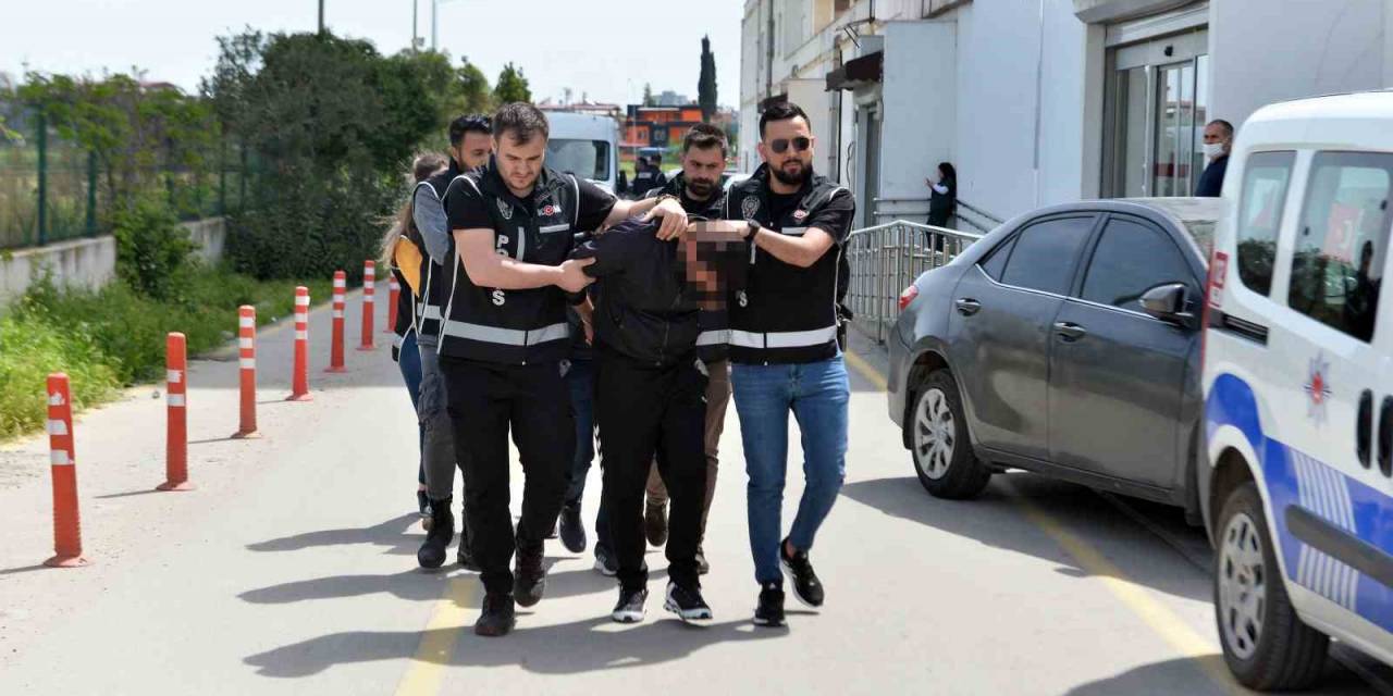Silah Kaçakçılığında Kızını Da Kullanan Babaya Operasyon: 30 Adet Tabanca Ele Geçirildi