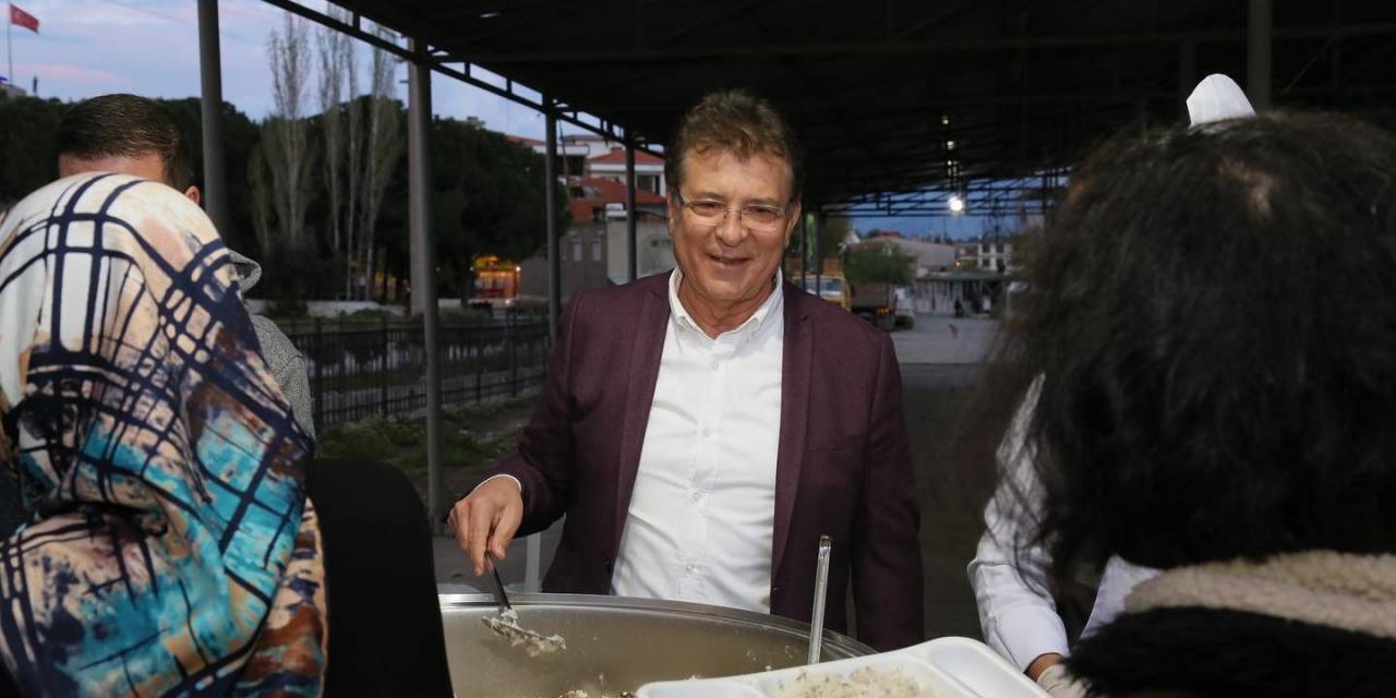 Edremit Belediyesi’nden İftar Yemeği