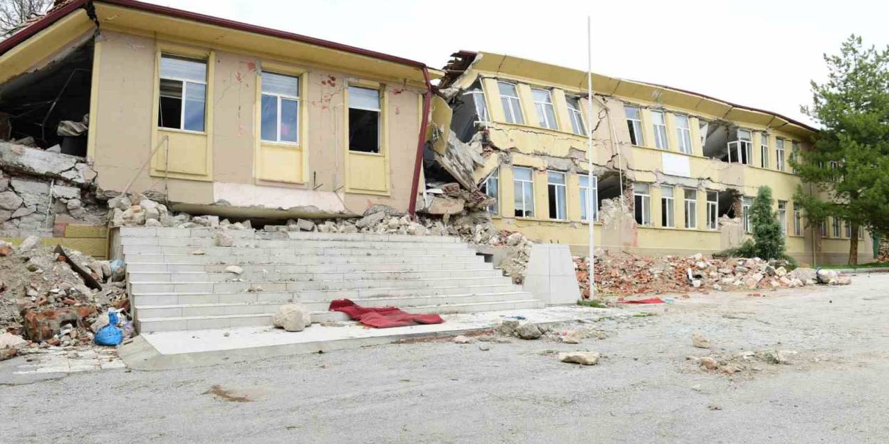 Depremde Yan Yatan Bina Müze Yapılacak