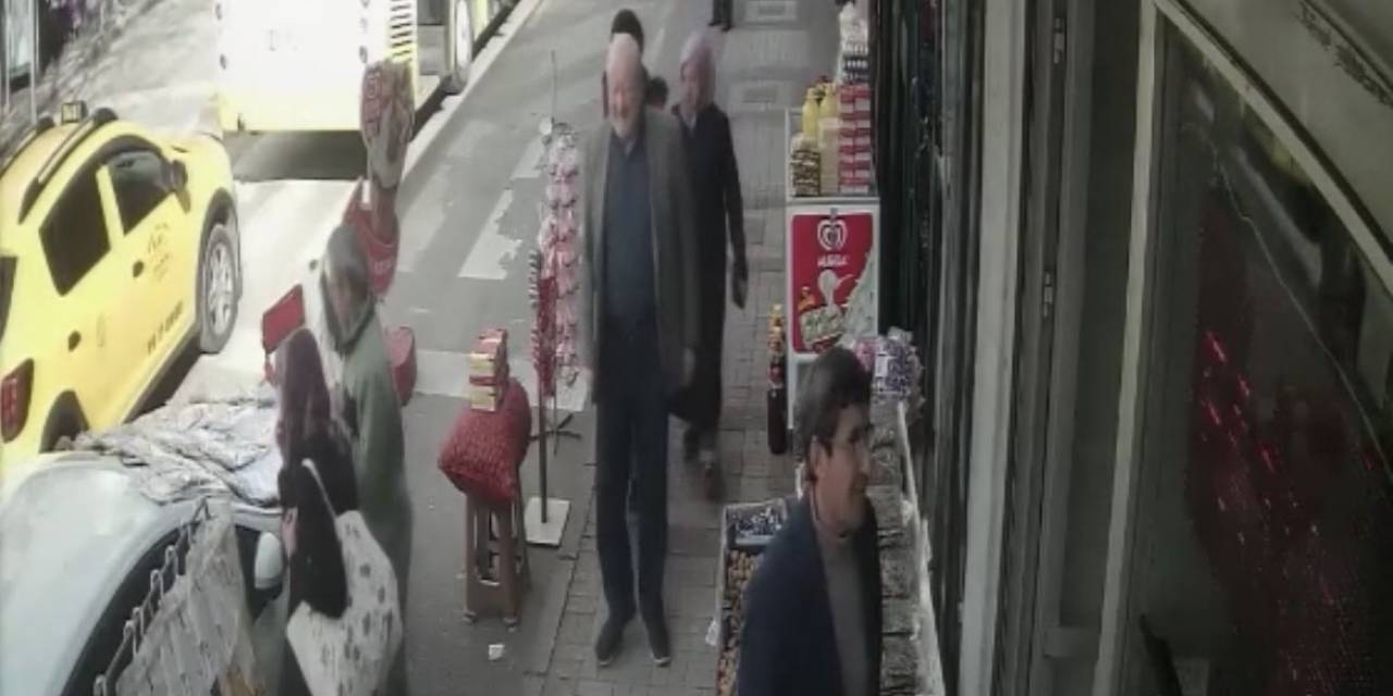 Dalgın Şoför Yaşlı Kadına Böyle Çarptı