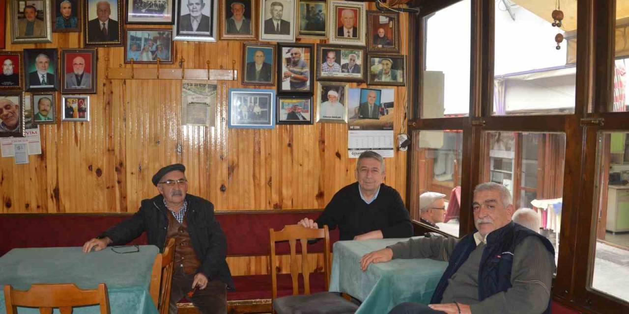 Bu Kahvehanede Vefat Eden Müdavimler Fotoğraf Çerçevesinde Yaşatılıyor