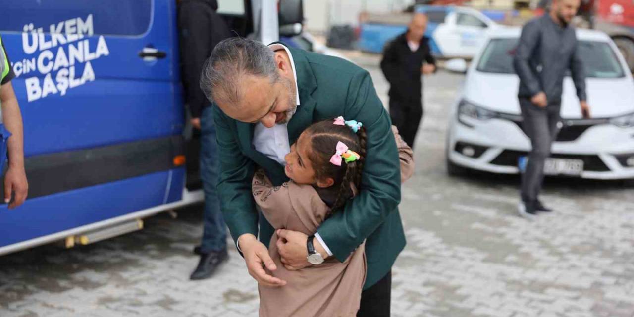 Küçük Depremzedelerin Bayramlık Sevinci