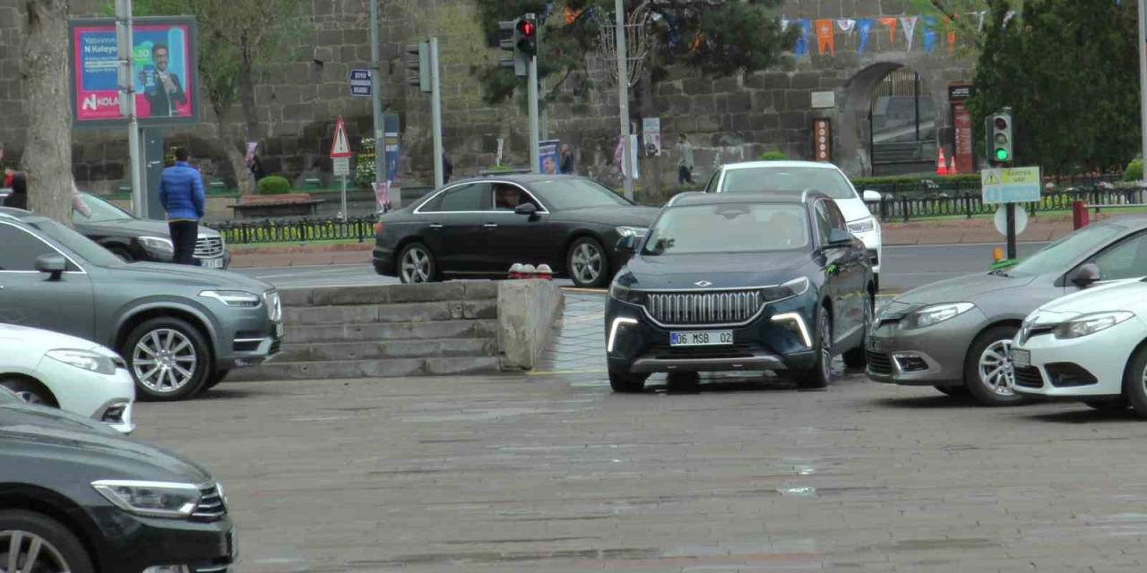Bakan Akar’dan Togg’lu Bayramlaşma