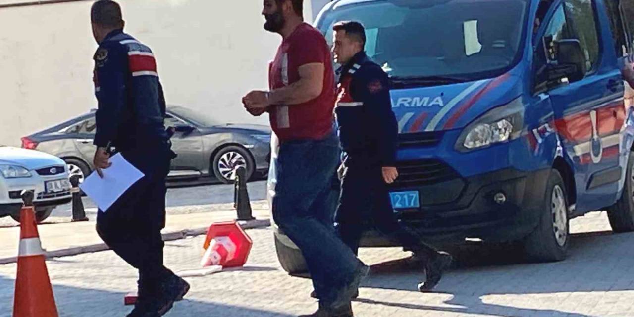 Ehliyetsiz Sürücü Rögar Kapağı Çalarken Yakalandı