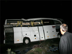 Asker dolu yolcu otobüsü kaza yaptı 2 ölü 8 yaralı
