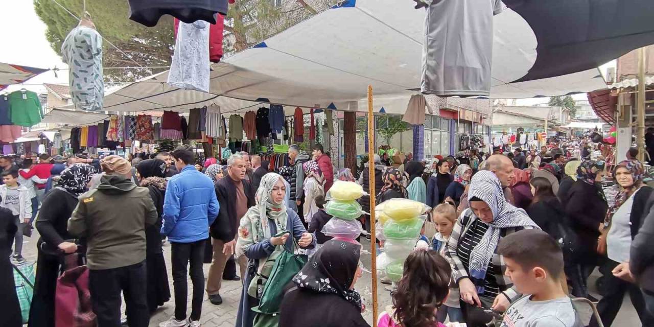 Gediz Pazarında Bayram Yoğunluğu