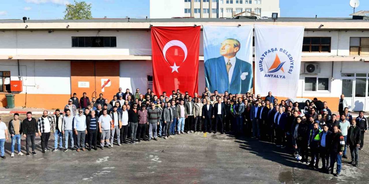 Başkanı Uysal, Belediye Çalışanlarıyla Bayramlaştı