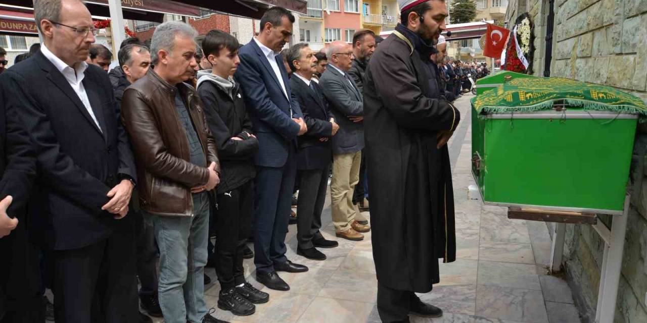 Şarampole Uçan İşçi Servisinde Hayatını Kaybeden 2 Kişi Son Yolculuğuna Uğurlandı