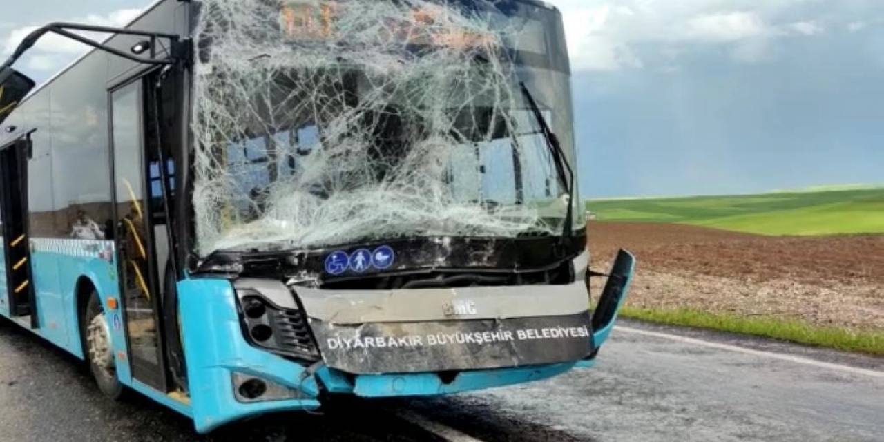 Diyarbakır’da Meydana Gelen İki Ayrı Trafik Kazasında 7 Kişi Yaralandı