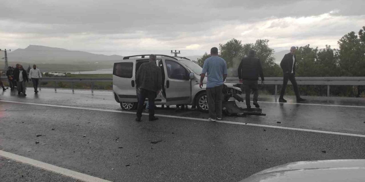 Elazığ’da Trafik Kazası: 2 Yaralı