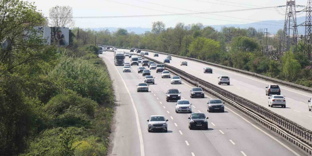 Anadolu Otoyolu Sakarya Geçişinde Akıcı Bayram Yoğunluğu