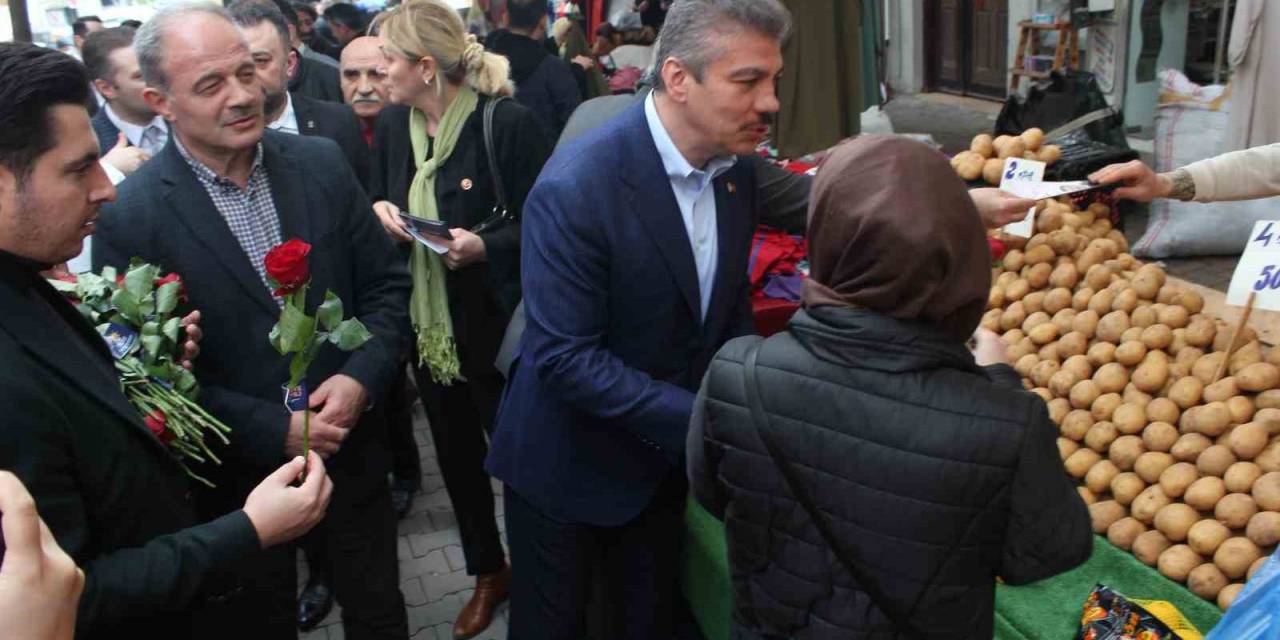 Güngören’de Ak Partili Aday İle Vatandaş Arasında Güldüren ‘kedi’ Diyaloğu