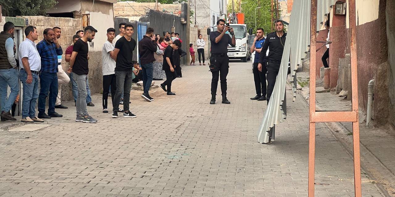 Ceylanpınar’da Şiddetli Rüzgar Çatıları Uçurdu