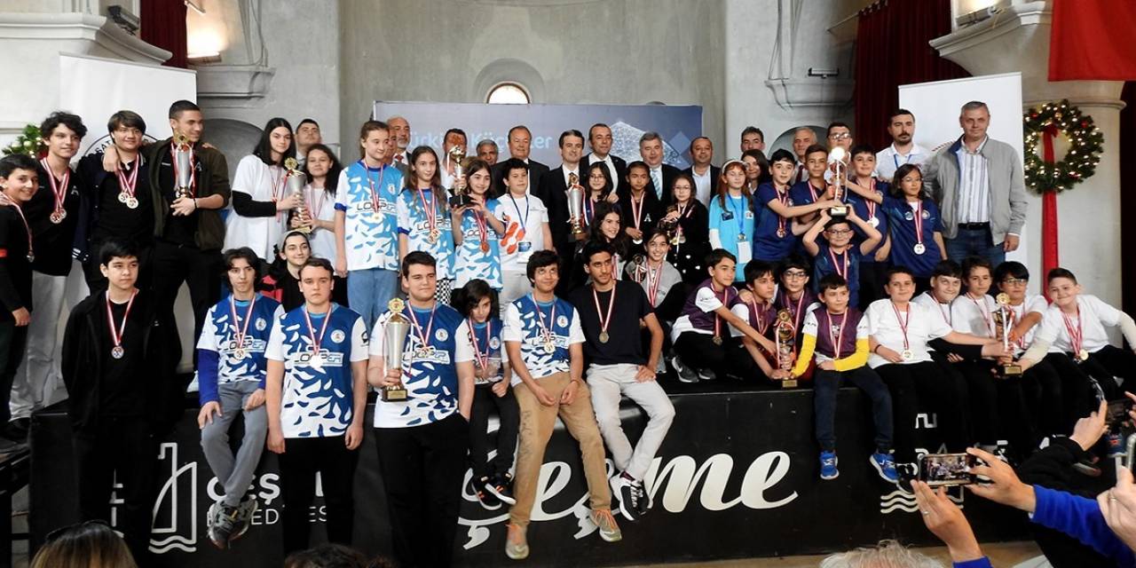 Çeşme’deki Satranç Şampiyonasında Ödüller Sahiplerini Buldu