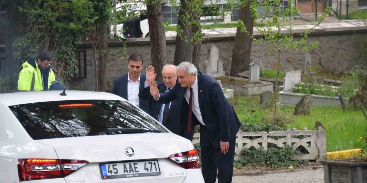 Başkan Bakkalcıoğlu, Mezarlık Ziyaretinde Hemşehrilerinin Bayramını Kutladı