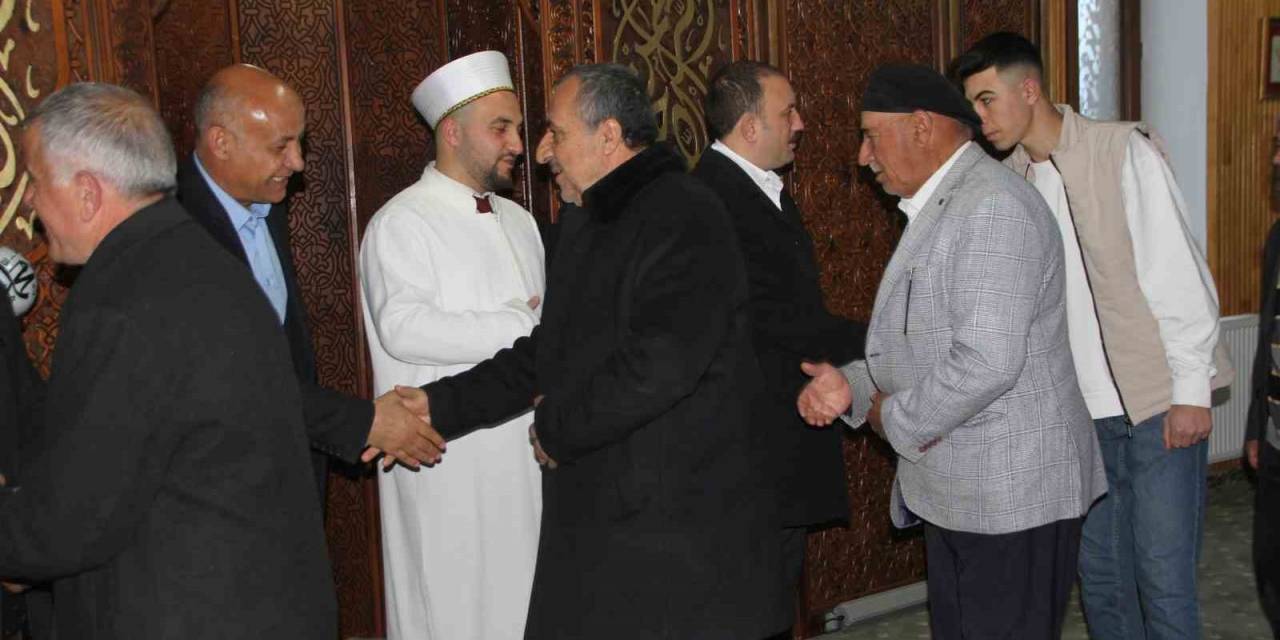 Malazgirt’te Bayram Namazı  Uruk Eda Edildi