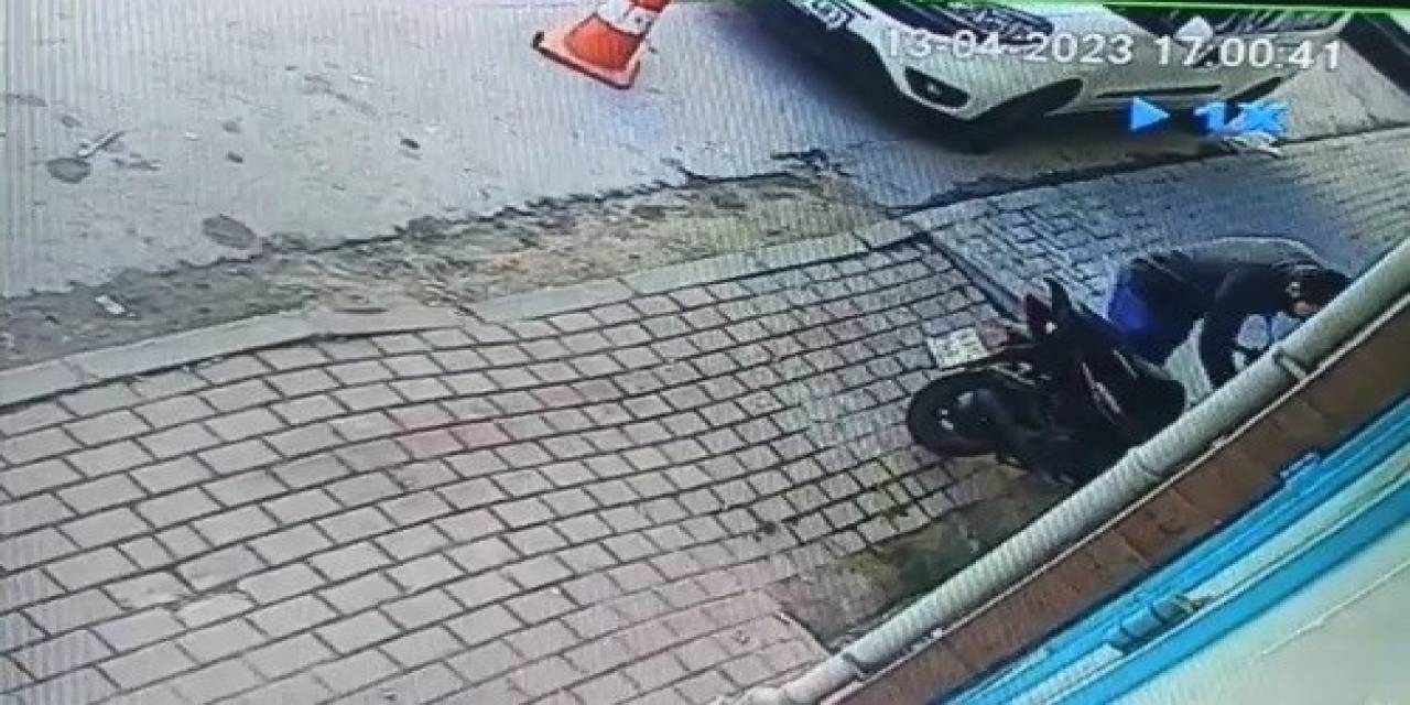 Marketin Önünde Duran Motosikleti Güpegündüz Çaldı