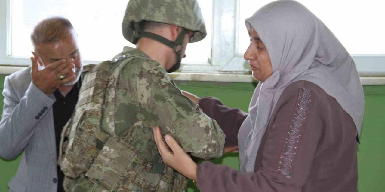 Mehmetçik’in Ramazan Bayramı’nda Elleri Tetikte, Gözleri Sınırda