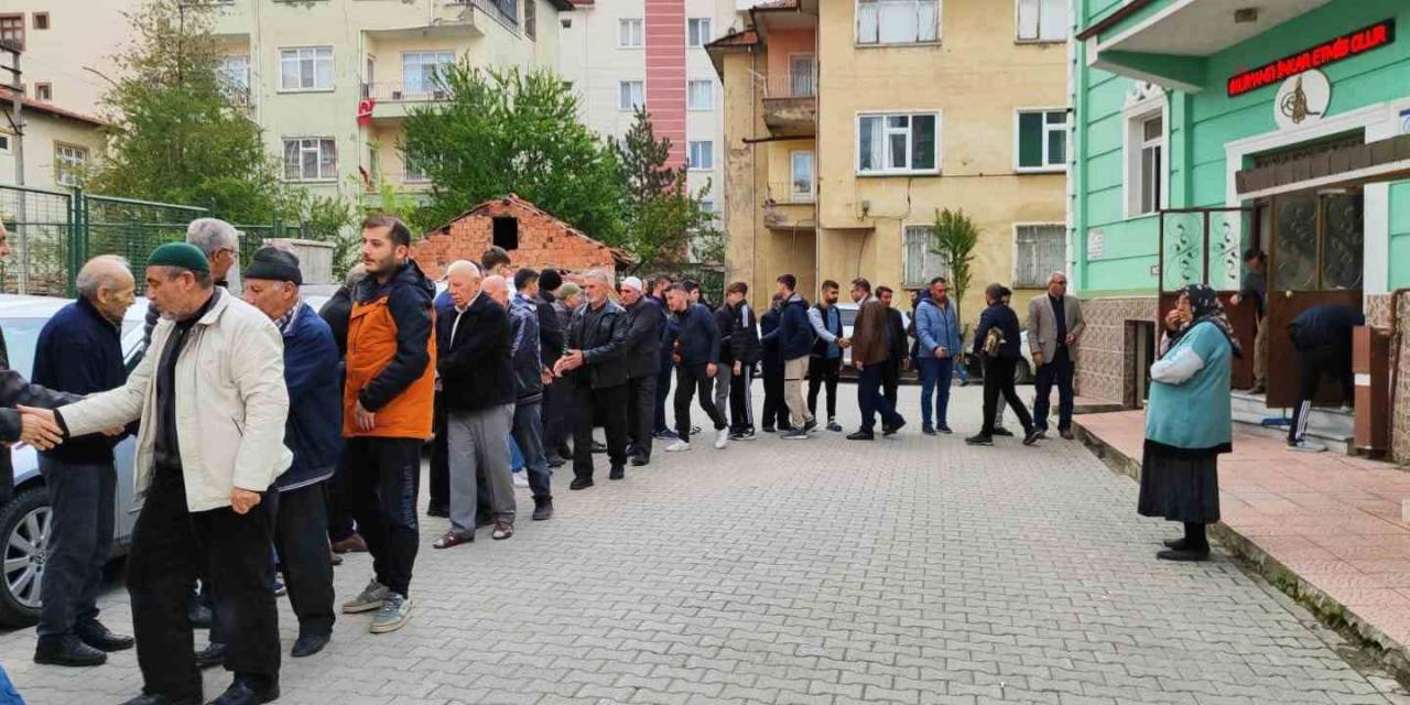 Sungurlu’da Bayram Namazında Vatandaşlar Camilere Akın Etti