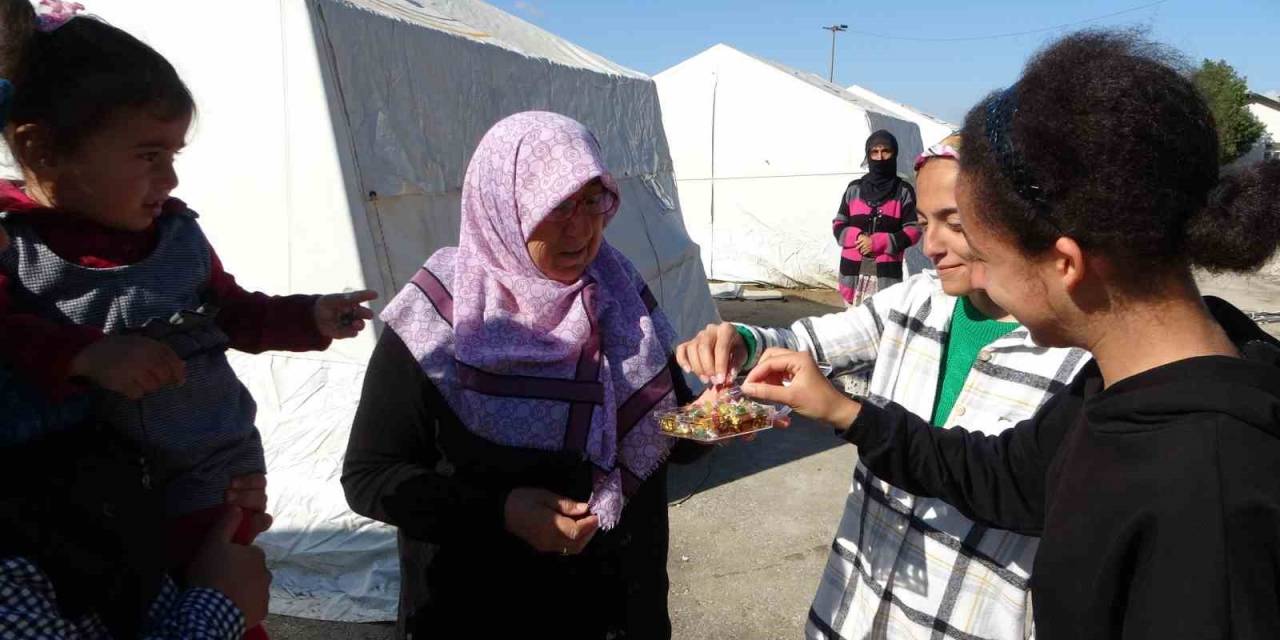 Malatya’daki Çadır Kentlerde Hüzünlü Bayram