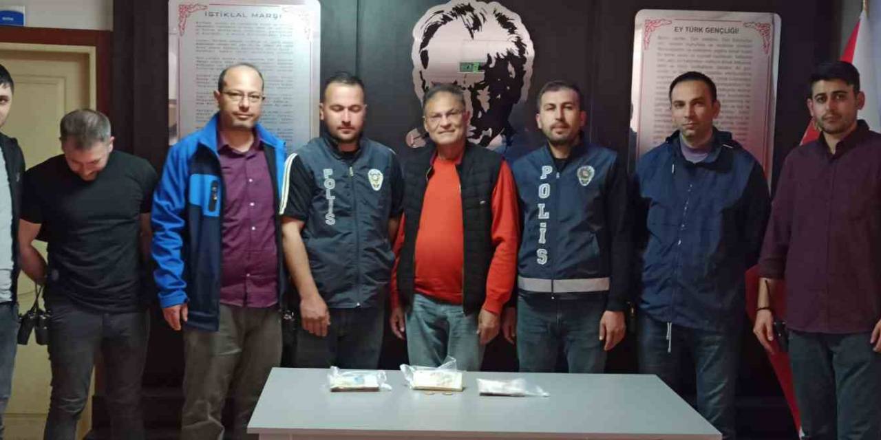 Çocuğunun Eğitimi İçin Biriktirdiği Parasını Polis Teslim Etti