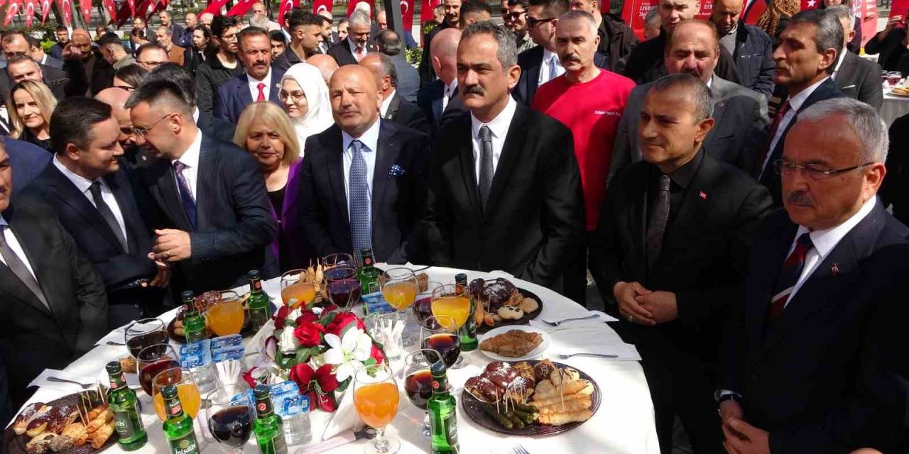 Bakan Özer: “depremin Ardından Tüm İllerimiz Toparlanmaya Devam Ediyor”