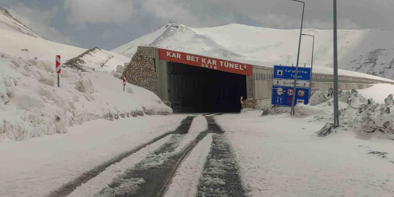 3000 Rakımlı Karabet Geçidi Kar Altında