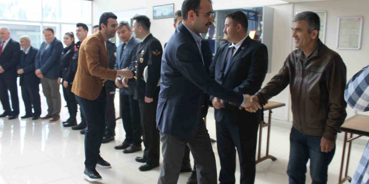 Biga Protokolü Depremzede Aileler Ve Vatandaşlarla Bayramlaştı