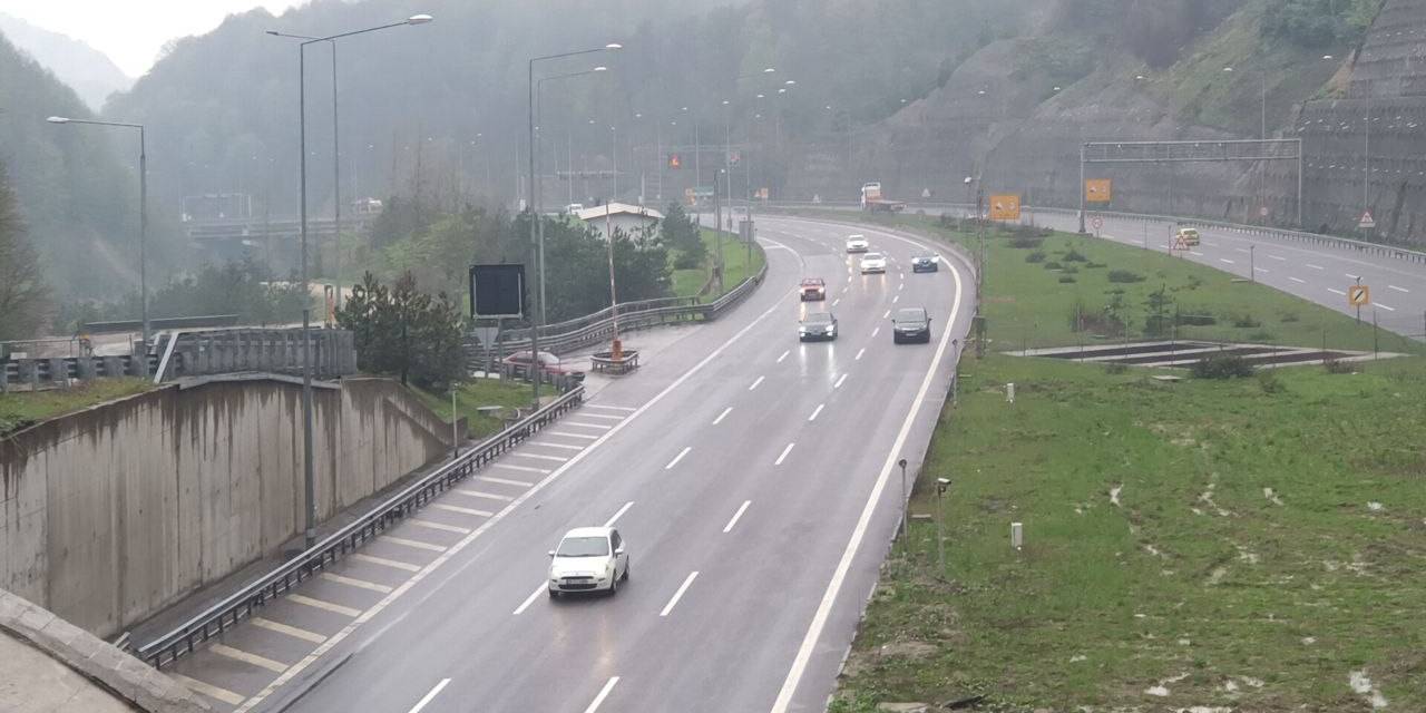 Bayramın Birinci Günü Yola Çıkan Sürücüler Otoyolda Yoğunluk Oluşturuyor
