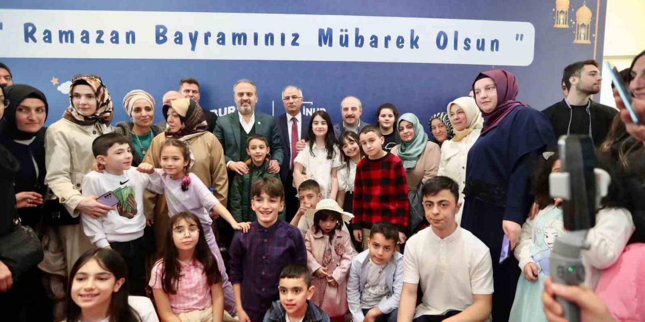 Bakan Varank Depremzede, Şehit Yakınları Ve Gazilerle Bayram Kahvaltısında Buluştu