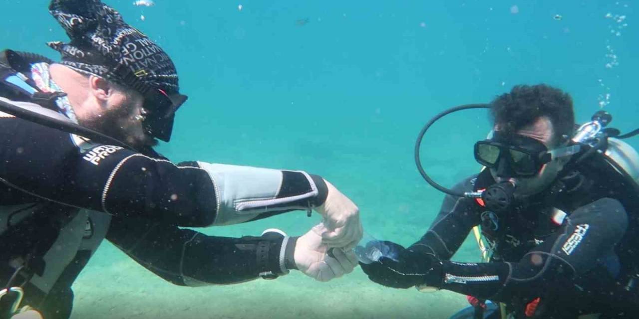 Fethiye’de Dalgıçlar Deniz Dibinde Bayramlaştı