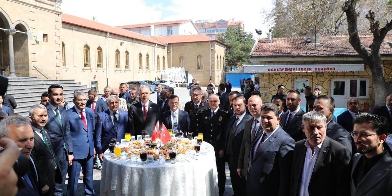 Niğde’de Protokol Vatandaşla Bayramlaştı