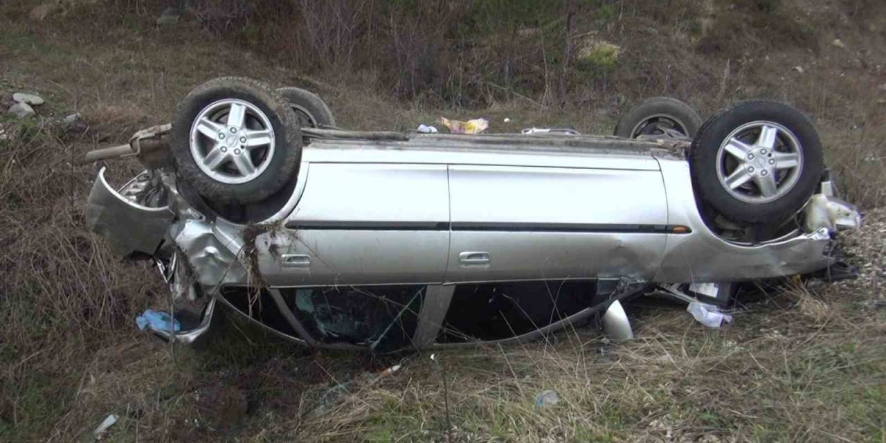 Bayram Ziyaretine Giden Ailenin Bulunduğu Otomobil Takla Attı: 1 Ölü, 4 Yaralı