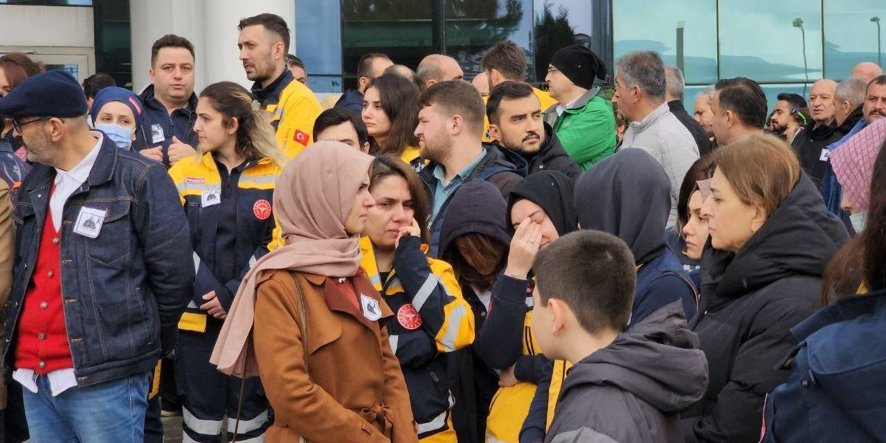 Kalp Krizinden Ölen 112 Başhekimi Gözyaşlarıyla Son Yolculuğuna Uğurlandı