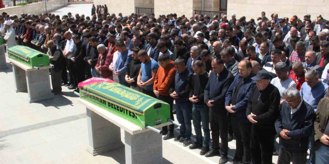 Kazada Hayatını Kaybeden Dede İle Torunu Toprağa Verildi