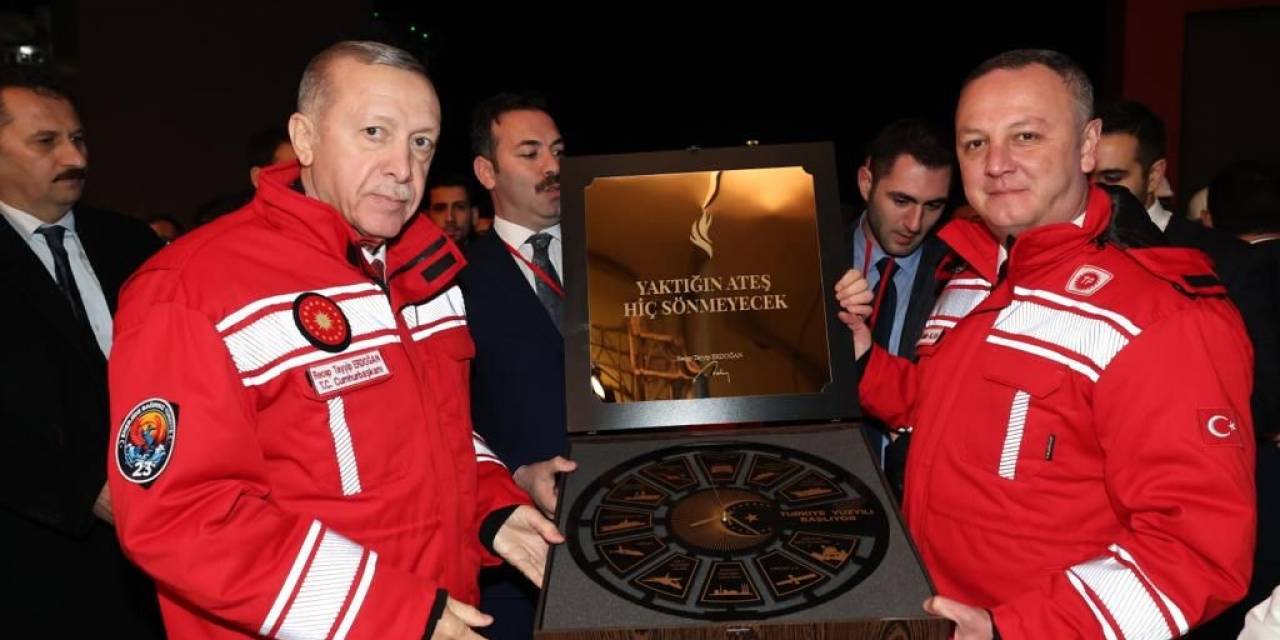 Cumhurbaşkanı Erdoğan’a Türkiye Yüzyılı Saati Hediyesi
