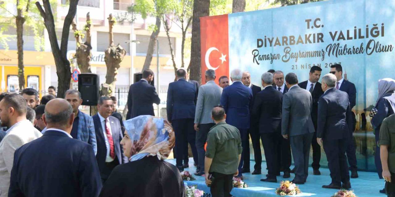 Diyarbakır Valisi Su, Vatandaşlarla Bayramlaştı