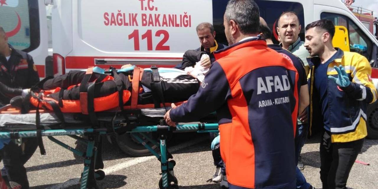 Siirt’te İki Araç Çarpıştı: 8 Yaralı