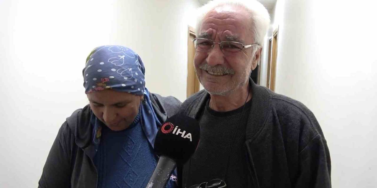 Depremde Hayatını Kaybeden Öğrencilerinden Bu Bayram Mesaj Gelmedi, Göz Yaşlarına Boğuldu